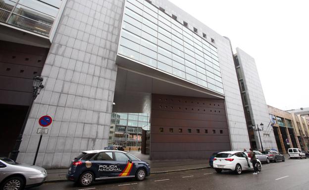 La Fiscalía pide orden de busca y captura para el acusado de fugarse a León con una menor en Oviedo