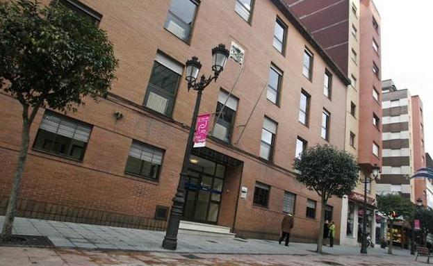 Condenado a un año de prisión por tocamientos a una mujer en el Hospital del Nalón