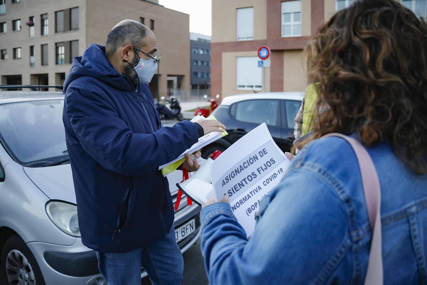 Los padres de Nuevo Roces se movilizan para pedir mejoras en el transporte escolar