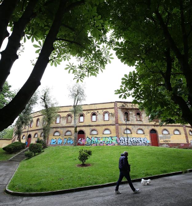 El Ayuntamiento de Oviedo encarga un proyecto para relanzar la recuperación de la plaza de toros
