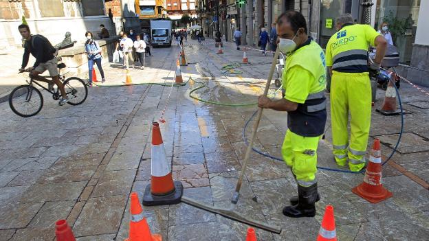 El gobierno local de Oviedo agiliza la supresión de los polémicos carriles bici provisionales