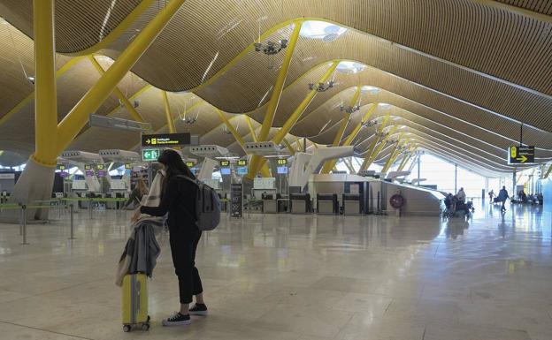 Coronavirus | Aumentan los controles en aeropuertos y estaciones con las nuevas restricciones a la movilidad