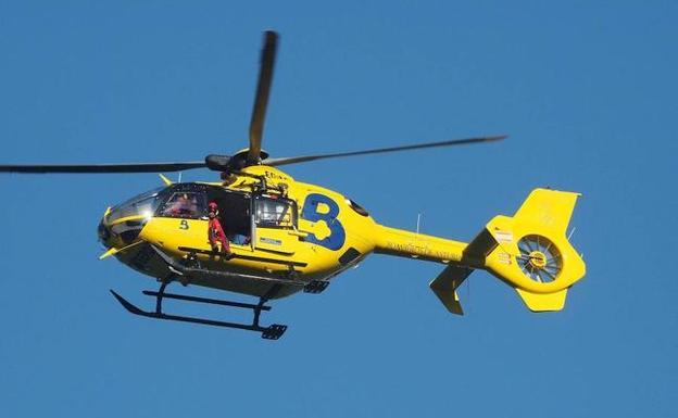 Rescatan a un pescador herido en un pedrero de Villaviciosa