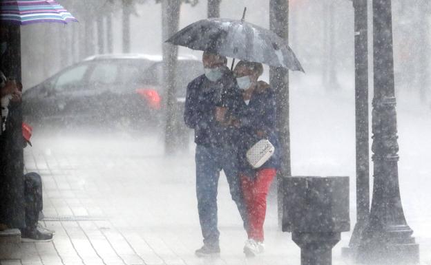 El tiempo en Asturias | 'Alex' llega con viento, frío e intensas lluvias
