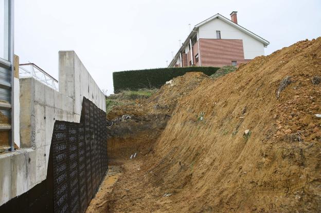 Vecinos de La Fresneda denuncian nuevos daños en sus casas por la obra del instituto