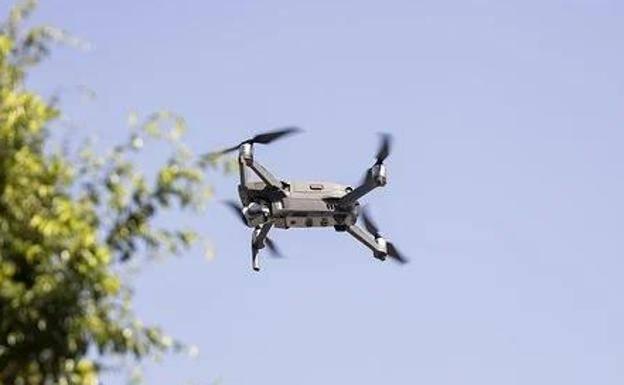 La Guardia Civil localiza un 'narcodron' con cuatro kilos de hachís tras caer en un monte de Ceuta