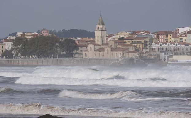 Vídeo: Las imágenes de la borrasca 'Álex' a su paso por Asturias