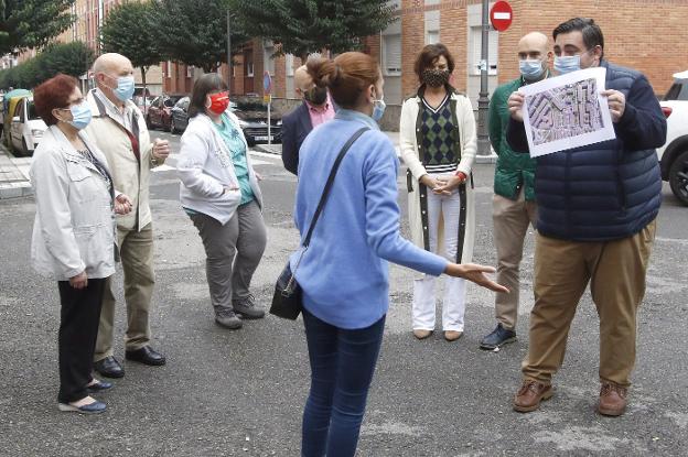 Pumarín se rebela contra la pérdida de otras 30 plazas de aparcamiento