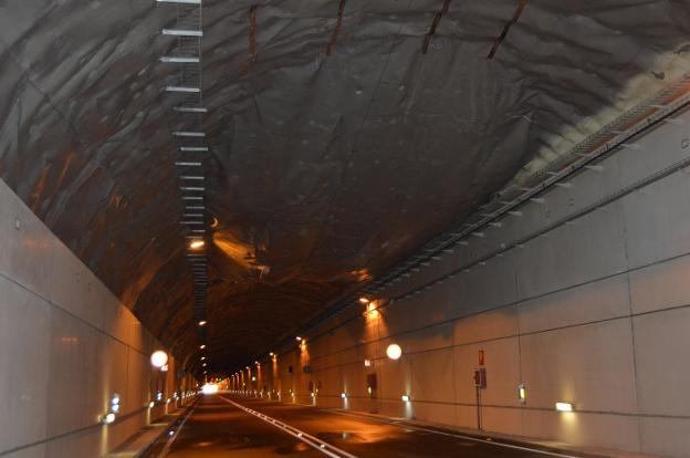 Una bolsa de agua vuelve a deformar el revestimiento del túnel de Rañadoiro