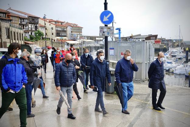 El Principado ofrece a los pescadores la «cogestión» de la compuerta de Llanes