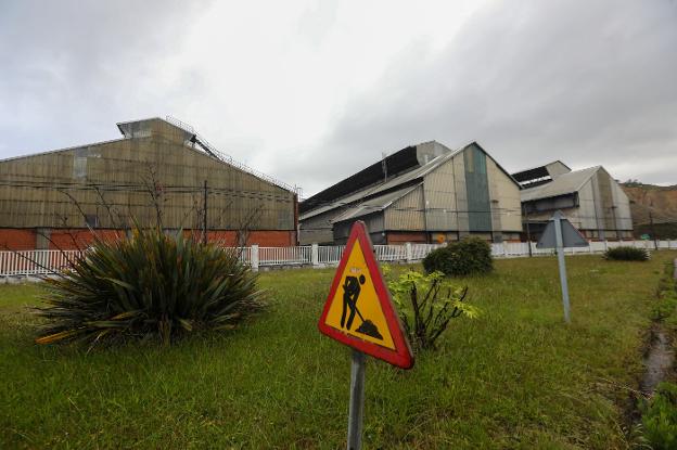 El Principado pide al Gobierno que «revierta» la venta de Alu Ibérica y busque otro comprador