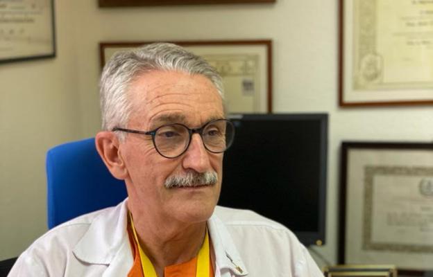 Sobre estas líneas, el médico José Eugenio Guerrero. A la derecha, María Jesús Amaro, Salvador Balboa y María Luisa Pérez, tres de los sanitarios asturianos que estarán en el Reconquista. / E. C.