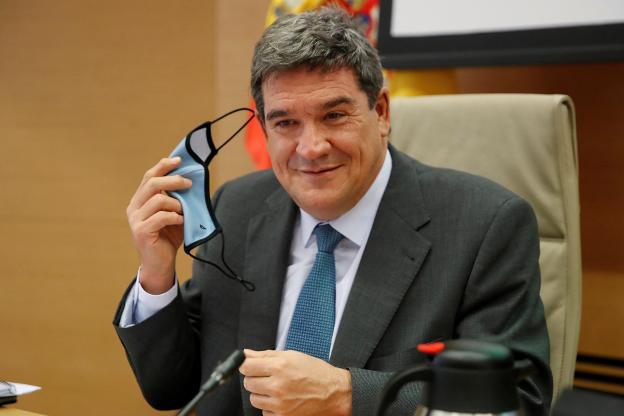 El Gobierno plantea subir las cotizaciones de los autónomos que ganan más de 25.000 euros