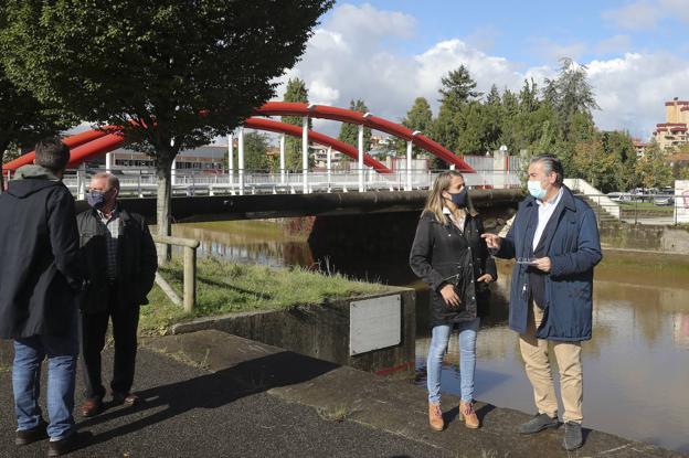 La oposición dice que el nivel de cianobacterias del río Piles no impide la práctica deportiva