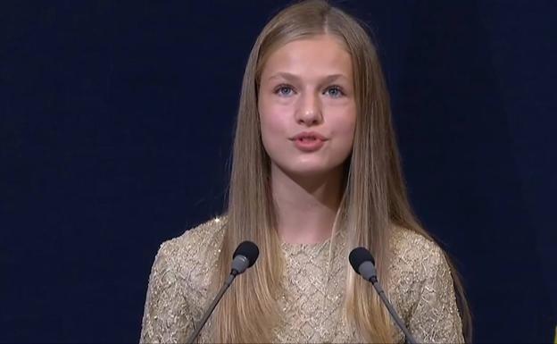 Premios Princesa de Asturias 2020 | El gesto cómplice de la Princesa Leonor a doña Sofía durante su discurso en Oviedo