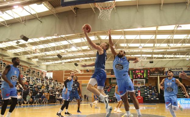 El Liberbank Oviedo pierde en su estreno liguero ante el Breogán Lugo