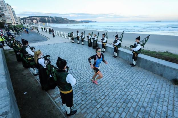 Diego Martín y Tania Álvarez ganan un duatlón con distancias y sin público