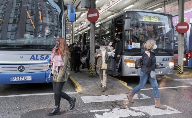 Podemos pide a ALSA que aumente la frecuencia de los autobuses y reduzca el aforo al 50%