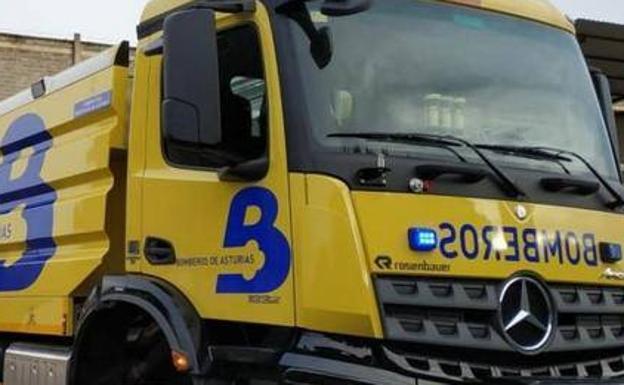 Fallece un hombre de 50 años tras quedar atrapado bajo un tractor en Langreo