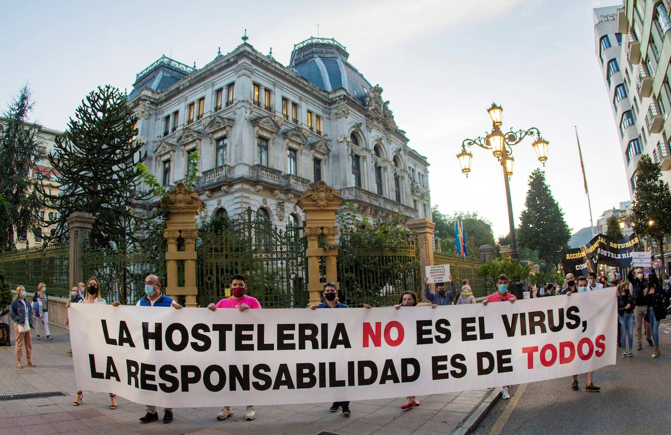 «La hostelería no aguantaría una segunda oleada de cierres», advierte Almeida