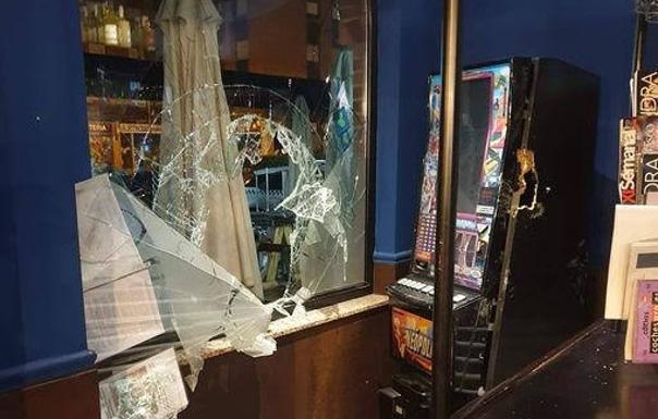 Roban en un bar de Lugones y en un estanco de Silvota