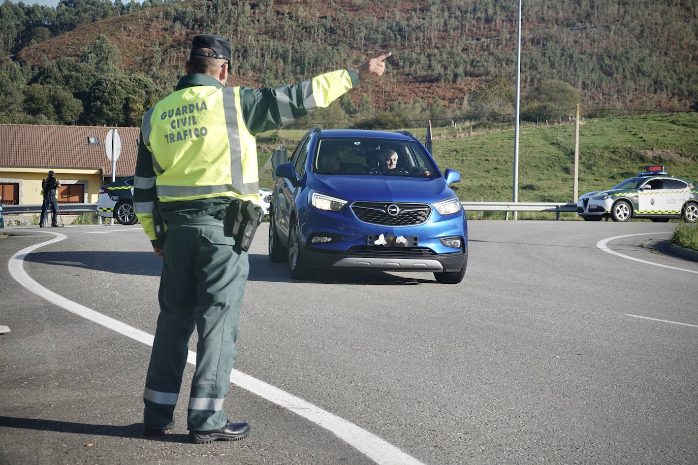 Controles en las carreteras de Asturias durante el segundo día de confinamiento perimetral