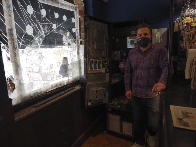 Tres hombres roban en una sidrería de Lugones y en un estanco en Silvota