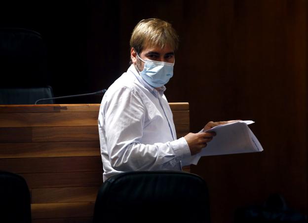 Plantón a Daniel Ripa del resto de diputados de Podemos