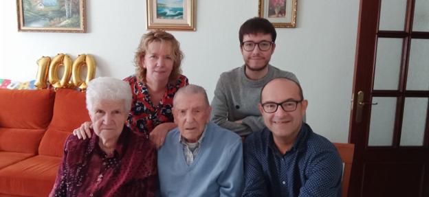 Cien años en plena pandemia y rodeado de toda la familia