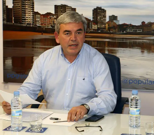 El PP de Gijón arrastra su división interna y mantiene la sede cerrada