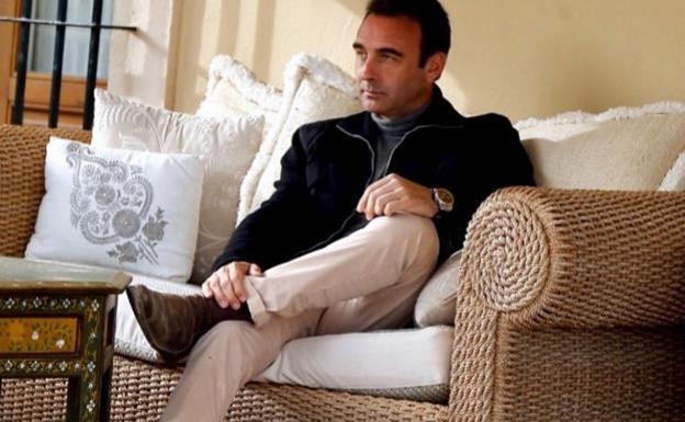 Enrique Ponce, operado de una hernia inguinal