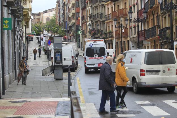 El Ayuntamiento de Oviedo reabre hoy al tráfico el segundo tramo de la calle Rosal tras las quejas vecinales