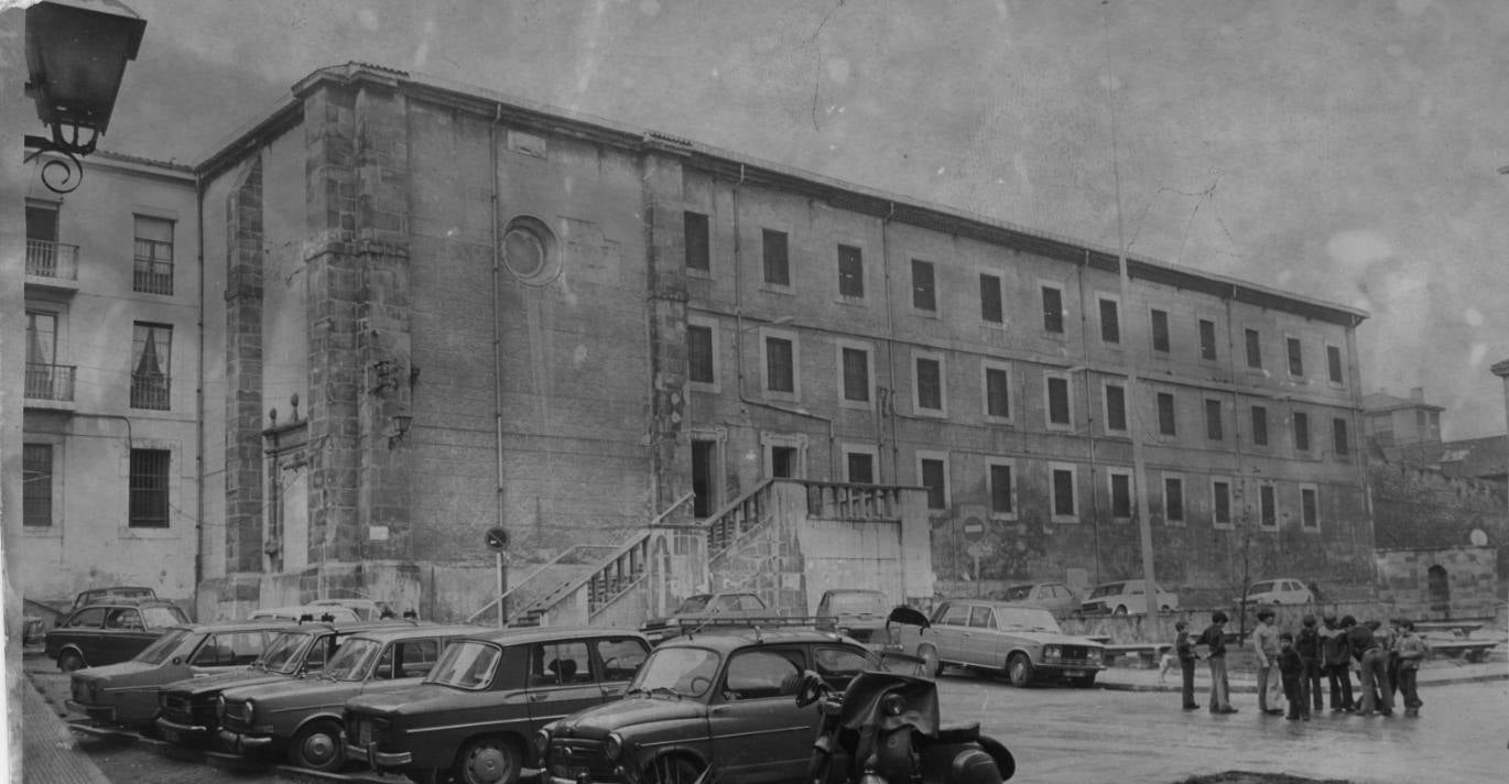 La historia del emblemático edificio de Tabacalera, en imágenes