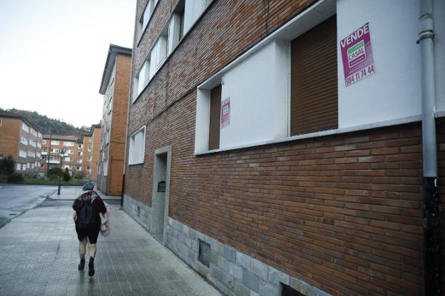 Vecinos de El Serrallo se unen para frenar el deterioro de la barriada minera