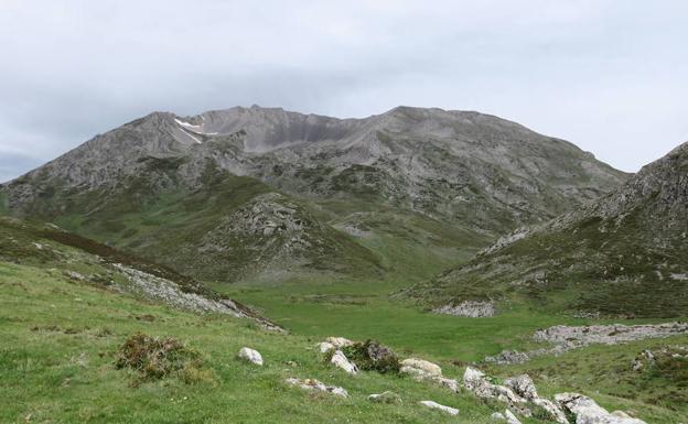 Fallece un salmantino al golpearle una piedra en la vertiente leonesa de Peña Ten