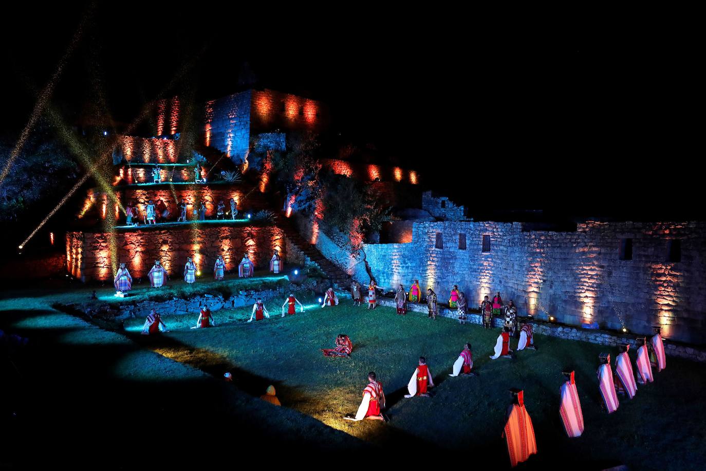 Machu Picchu reabre sus puertas con un impresionante espectáculo de luces