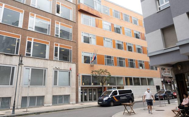 Un guipuzcoano se enfrenta a dos años de cárcel por grabar con cámara oculta a la hija de su pareja desnuda en un hotel de Avilés