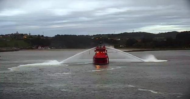 El buque de rescate 'Mesana' prueba sus equipos en Avilés