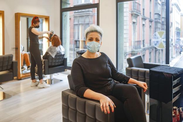 Peluquerías y centros de estética temen una caída de la clientela pese a seguir abiertos