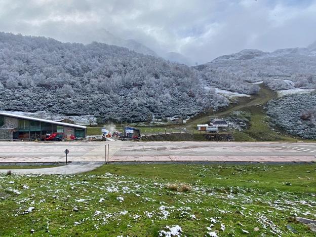 Llega la nieve a las estaciones