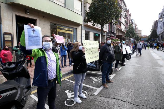 Coronavirus en Asturias | Los cierres llevan a las protestas