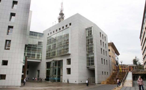 A juicio por tener 37 kilos de hachís para vender en su tienda de Llanera