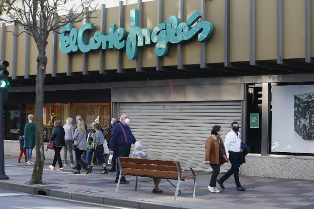 El cierre golpea a 4.500 bares y comercios en Oviedo y hace aflorar la economía informal