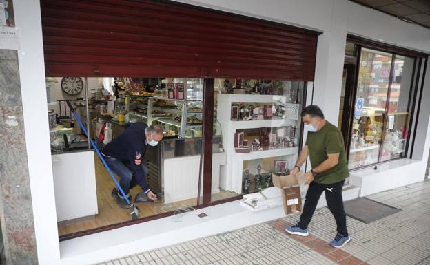 Asaltan una confitería en Riaño causando enormes destrozos