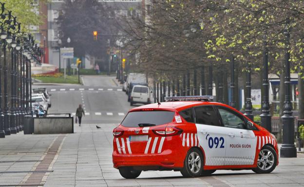 Denuncian a ocho personas por hacer una fiesta en un local de Gijón e incumplir el toque de queda