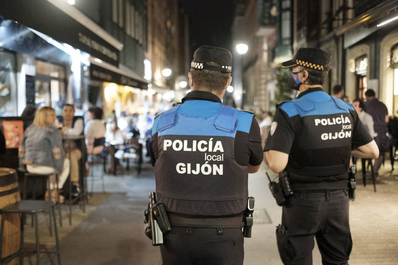 La Policía detiene en Gijón a un joven de 19 años que agredió y escupió a su pareja