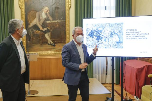 Martín: «El 'cascayu' es de las zonas preferidas para pasear. Estoy sorprendido de su uso»