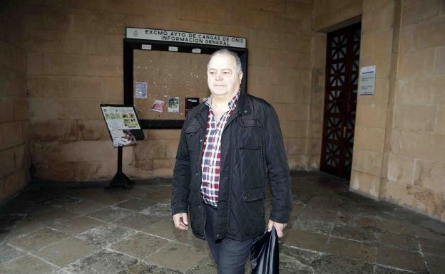 La Fiscalía pide diez años de inhabilitación para el exalcalde de Ponga por «prevaricación»