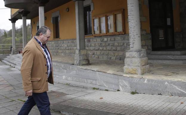 «Es una persecución política», se defiende el exalcalde de Ponga