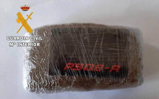 La Guardia Civil detiene a un conductor por tráfico de hachís en un control